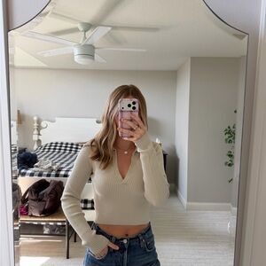 Babaton Cream Ribbed V-Neck Crop